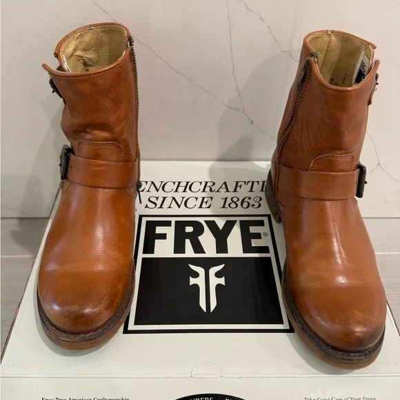 Frye Veronica 6” Shortie brown leather moto boot. Great condition. - Picture 1 of 10